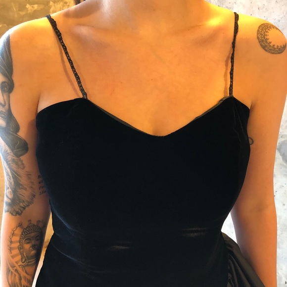 Spaghetti strap black velvet dress w side ruffle M - Picture 9 of 12